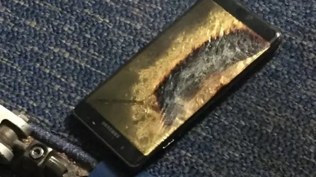 一部着火的三星Note 7手机（资料图片）