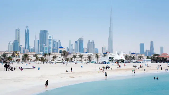 Le ciel et la plage de Dubaï