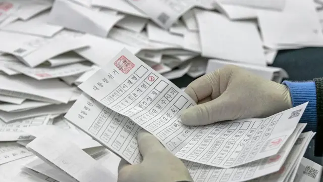 제20대 대통령 선거 투표가 끝난 9일 서울 중구구민회관에 설치된 개표소 현장