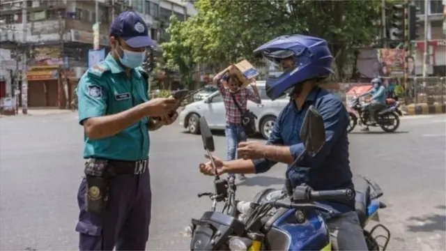 লকডাউন তুলে নেয়ার সরকারি সিদ্ধান্ত পুনর্বিবেচনার সুপারিশ করেছেন কোভিড-১৯ সংক্রান্ত বিশেষজ্ঞ কমিটির সদস্যরা।