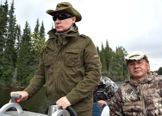 Ông Putin và ông Shoigu từng đi câu cá cùng nhau trong khoảng thời gian chưa nhiều rối ren