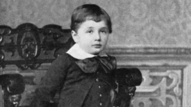 ኣንሽታይን ኣብ ቍልዕነቱ