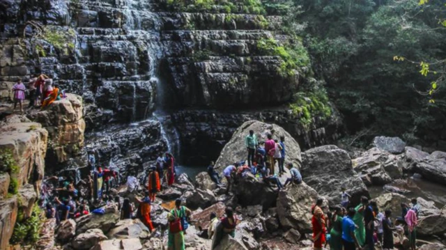 சென்னையிலிருந்து ஒரே நாளில் சென்று திரும்பலாம் - கோடையை குளிர்ச்சியாக்கும் ஐந்து அருவிகள்