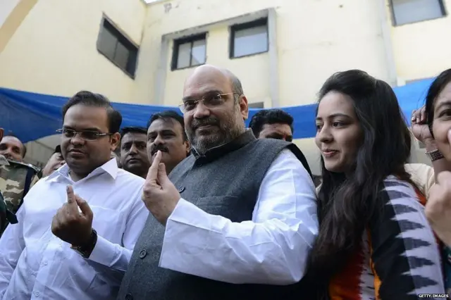 પુત્ર જય શાહ અને પુત્રવધુ સાથે અમિત શાહ