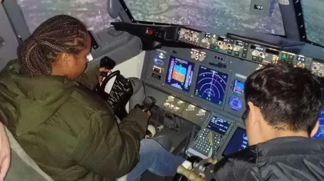 Dua tahun pulang dari luar negeri, Rachel kesulitan mencari pekerjaan yang sesuai keahliannya di Papua.