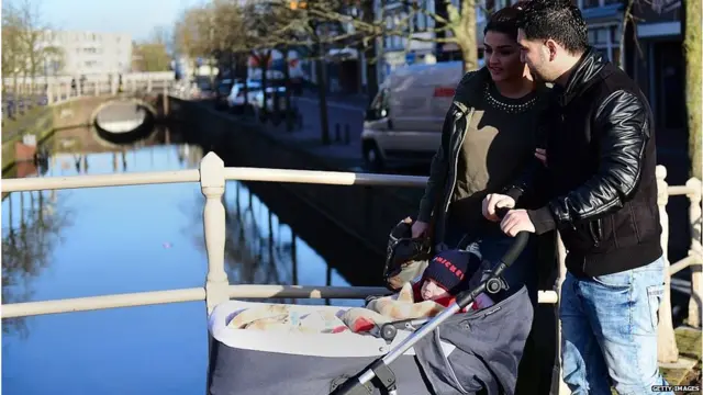 डचों का कद कम होने का एक कारण प्रवासन को भी बताया गया है