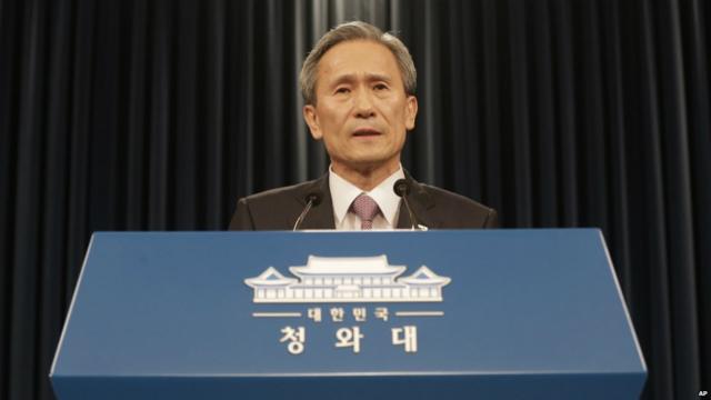 金寛鎮（キムグァンジン）・大統領府国家安保室長が記者会見。ソウル。2015年8月25日。