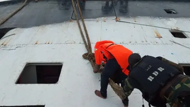 Les forces armées sont à l'œuvre depuis la nuit dernière pour secourir les rescapés.
