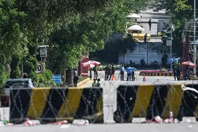 इस्लामाबादमा सुरक्षा कडा बनाइएको छ। 