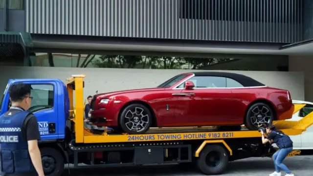 سيارة فارهة