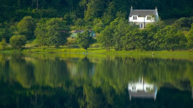 Fotoreal bet aviatorcasa próxima a lago