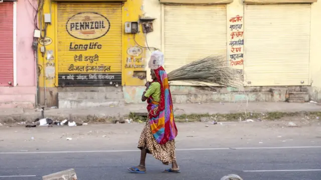 સફાઈ કરનારી મહિલા.