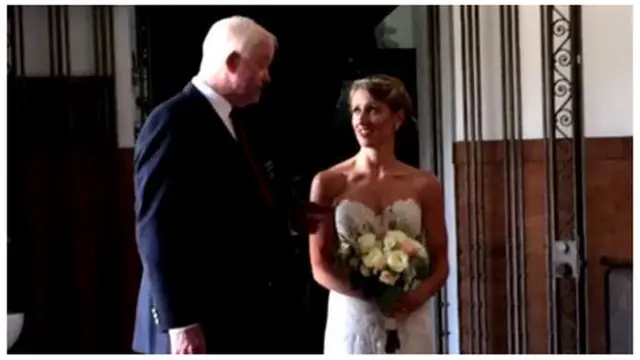 "Yo estoy vivo gracias a él, por lo que era importante para mí hacer por ella este pequeño gesto", dijo Arthur Thomas sobre el padre de Jeni Stepien, Michael.