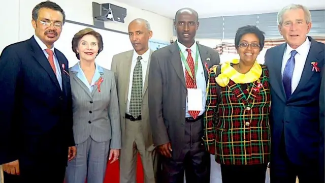 ዶ/ር ውልታ ከዓለም የቴና ድርጅት ዳይሬክተር፣ ከቀድሞው የአሜሪካ ፕሬዝዳንት ጆርጅ ቡሽ እና ከሌሎች ጋር