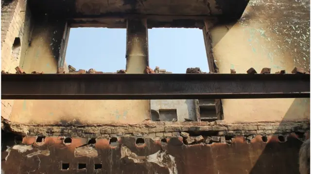 मुज़फ़्फ़रनगर दंगों के दौरान कई परिवारों के घर जला दिए गए थे
