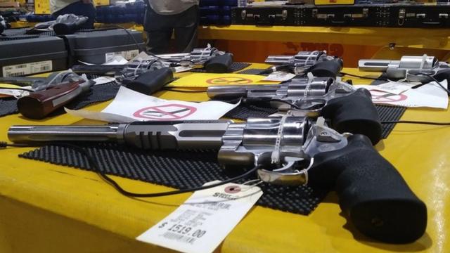 Armas expostas na feira da Flórida