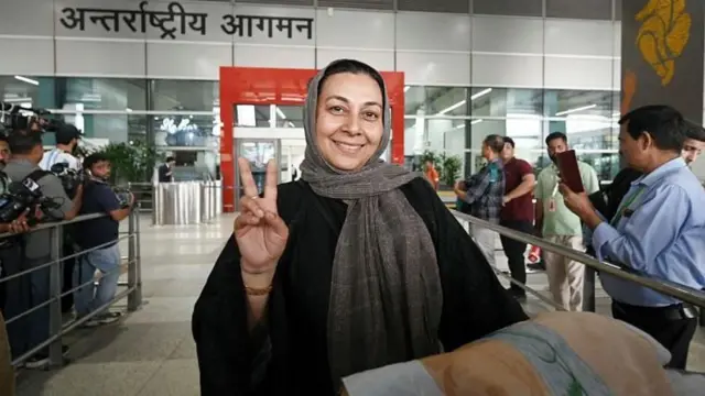 અમેરિકાનું નાગરિકત્વ કેવી રીતે મળે, ઈબી5 ગોલ્ડ કાર્ડ ડોનાલ્ડ ટ્રમ્પ, 10 લાખ ડોલર, 50 લાખ ડોલર રોકાણ, ઇમિગ્રેશ અને વિઝા, બીબીસી ગુજરાતી