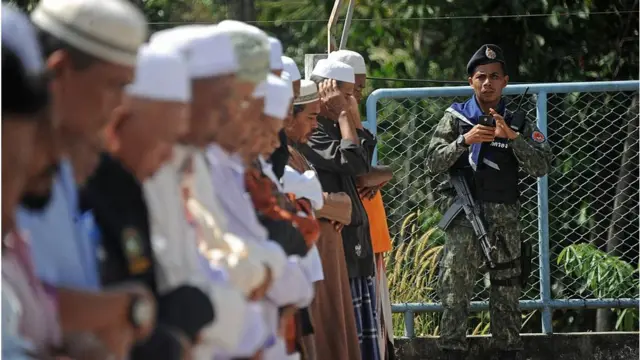 ทหารเฝ้าประชาชนในสามจังหวัดภาคใต้