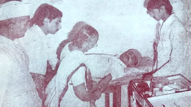 સારવાર કરતાં કાશીબહેન