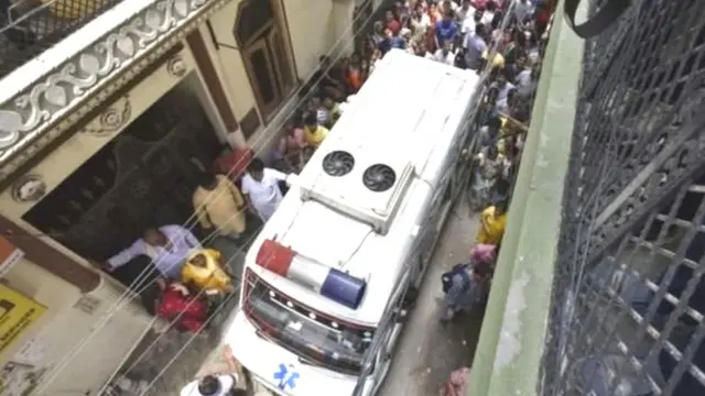 એમ્બ્યુલન્સની તસવીર