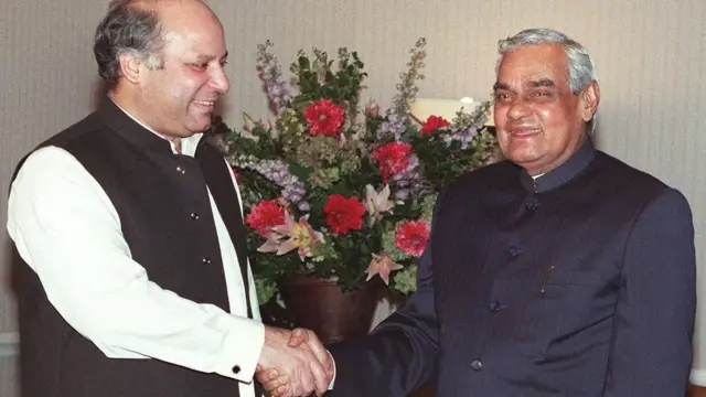 નવાઝ શરીફ અને અટલ બિહારી વાજપેયી