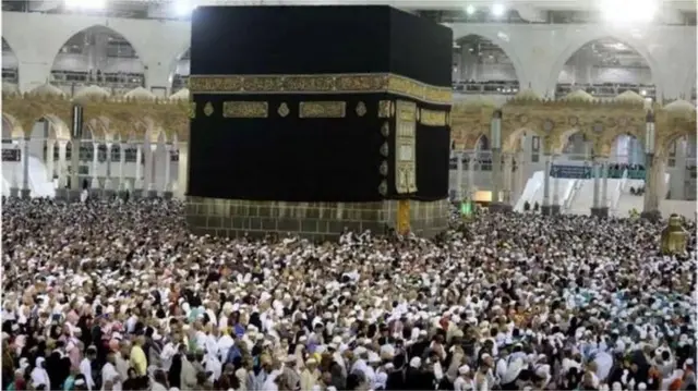 মুসলমানদের সবচেয়ে পবিত্র স্থান কাবা।