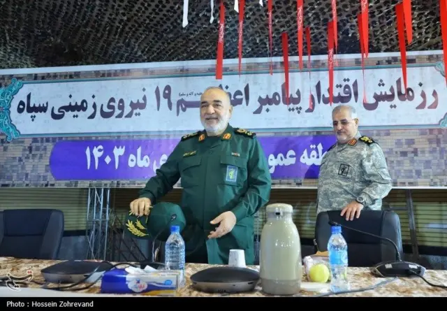 حسین سلامی، فرمانده کل سپاه پاسداران روز ۲۰ دی‌ماه در رزمایش «پیامبر اعظم ۱۹» گفت: «دشمن می‌خواهد با بمباران تبلیغاتی و رسانه‌ای، ما را با اصوات و کلمات شکست بدهد... دشمن می‌خواهد به ما القا کند که ضعیف شده‌ایم.»