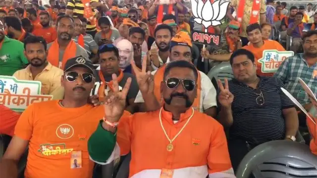 અભિનંદનના નામે જેમની તસવીર વાઇરલ થઈ છે તે ગુજરાતમાં મોદીની સભામાં જોવા મળ્યા