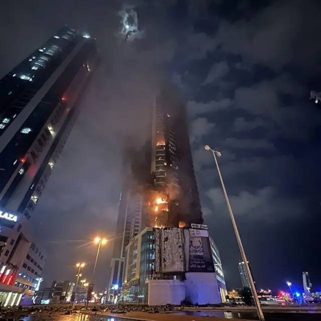 இரானிய ட்ரோன் விமானம் ஒன்று பஹ்ரைனில் உள்ள பல கட்டிடங்களைத் தாக்கியது.