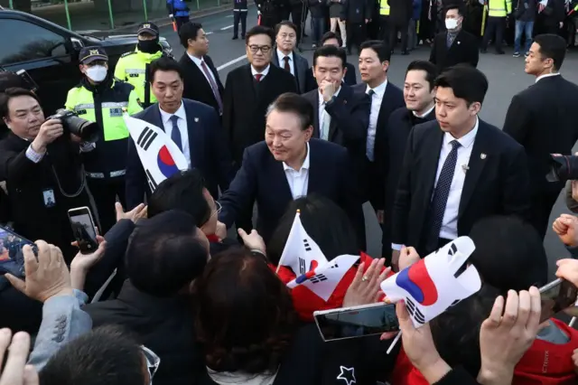 ထိန်းသိမ်းခံ သမ္မတ ယွန်း ထောင်က ပြန်လွတ်လာ