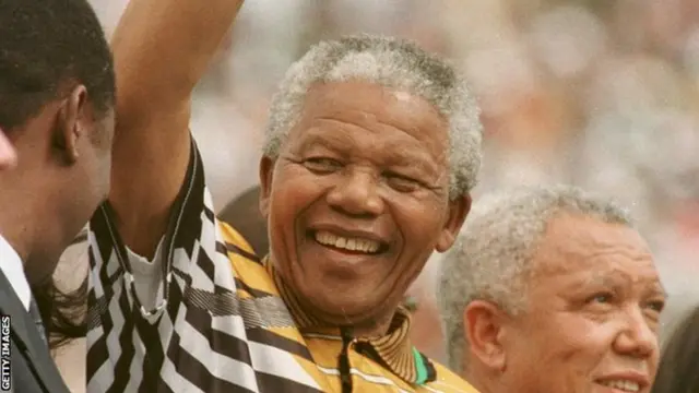 Mandela yarashikirije ijambo abafana mu birori vyo kwugurira ihiganwa rya CAN 1996