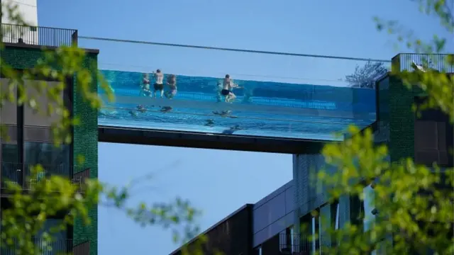 Piscina flotante