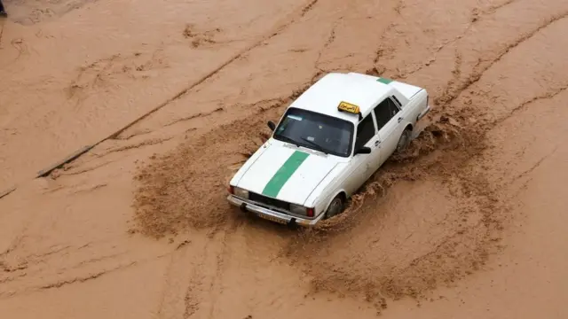 تعداد مصدومان سیل شیراز ۱۰۰ نفر اعلام شده است