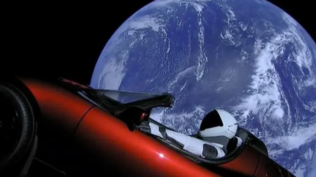 Falcon Heavy Musk'ın spor arabasını uzaya fırlattı