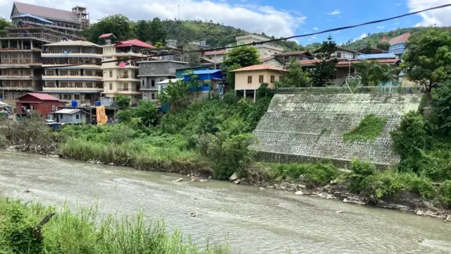 সীমান্তের এই টিয়াউ নদী পেরিয়েই শরণার্থীরা ভারতে ঢুকছেন