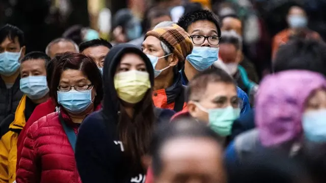 கொரோனா வைரஸ்: "தனிமைப்படுங்கள் அல்லது தண்டிக்கப்படுவீர்"- என்ன நடக்கிறது சீனாவில்?