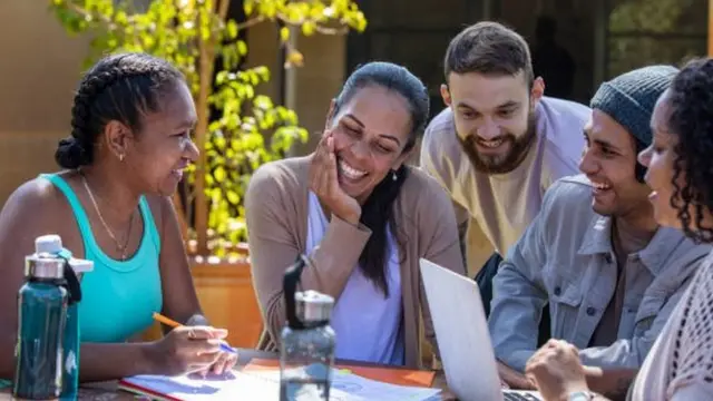 ਤਾਜ਼ਾ ਮਰਦਮਸ਼ੁਮਾਰੀ ਦੇ ਅੰਕੜਿਆਂ ਮੁਤਾਬਕ 1981-95 ਦਰਮਿਆਨ ਪੈਦਾ ਹੋਏ ਲੋਕਾਂ ਦੀ ਆਬਾਦੀ ਵਿੱਚ ਥੋੜ੍ਹਾ ਵਾਧਾ ਹੋਇਆ ਹੈ।