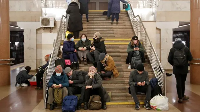 Люди в метро