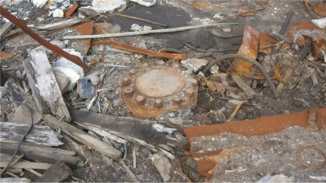 Personne n'a jamais réussi à s'aventurer au-delà de la croûte terrestre.