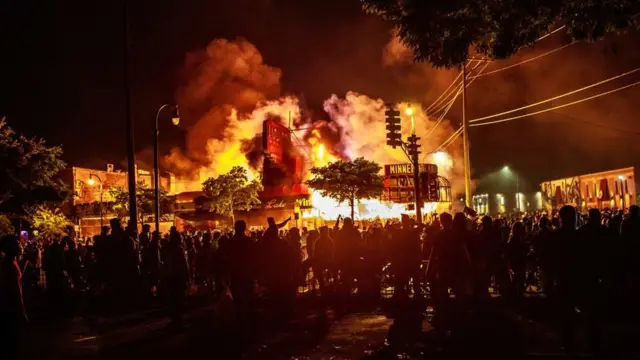 Безлади в Міннеаполісі