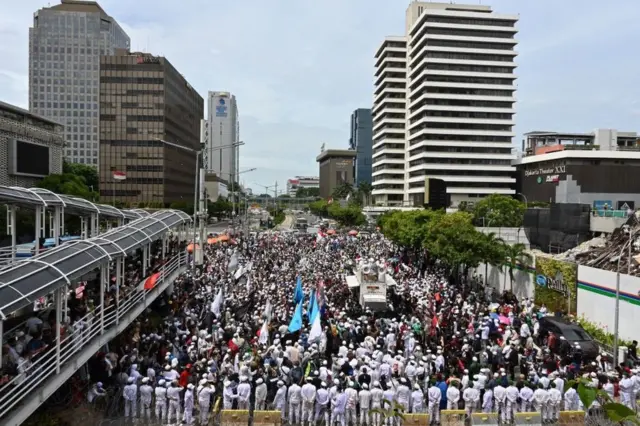 Demo anti-macron di Jakarta.