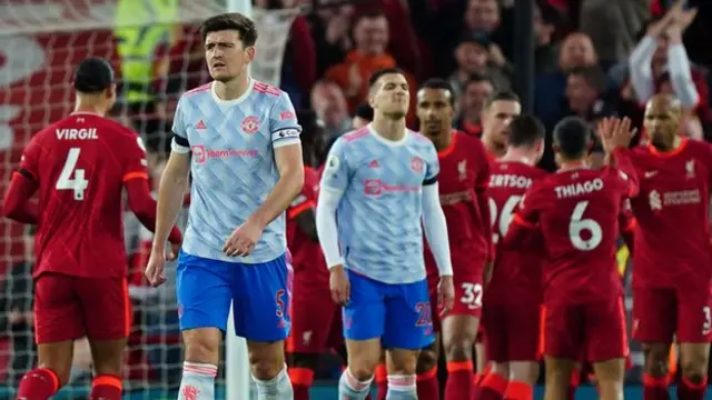 Liverpool ăn mừng ghi bàn vào lưới Manchester United