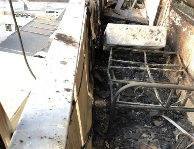 Daños en el balcón de la habitación 521 del Hotel Intercontinental de Kabul.