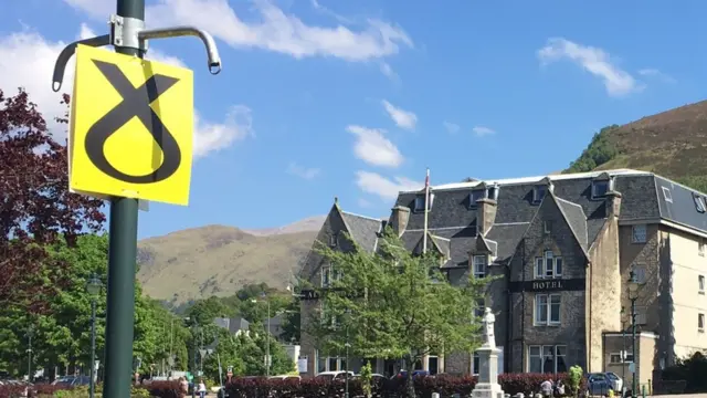 Форт Уильям, знаки разных партий