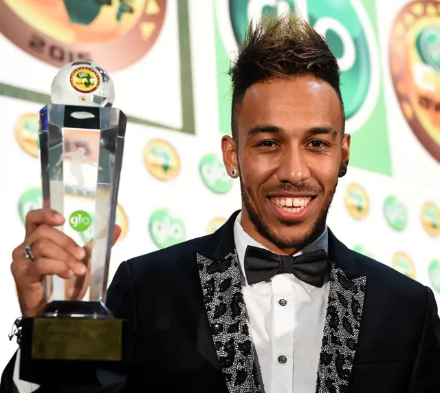 Aubameyang with im award