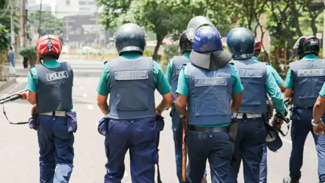 పోలీసులు