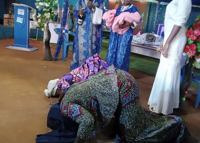 Peter Michonza atawọn ọmọ ijọ rẹ pẹlu ibeji