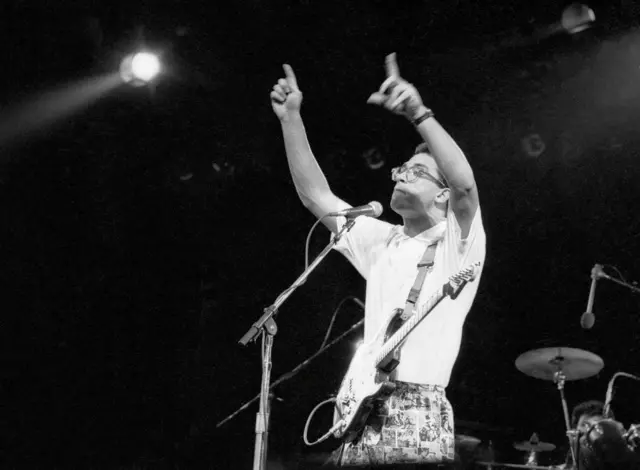 Herbert Vianna, de Os Paralamas do Sucesso, no palco do Rock in Rio 1