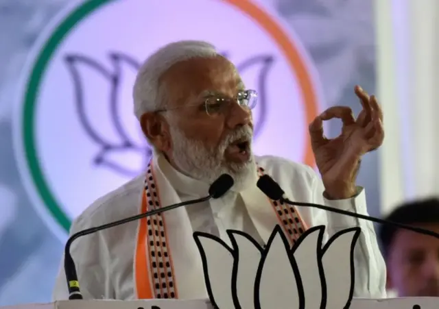 तेलंगाना में एक सभा को संबोधित करते प्रधानमंत्री नरेन्द्र मोदी