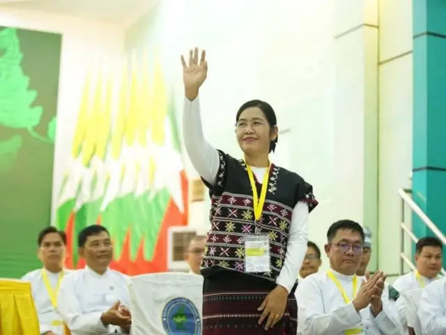 နန်းနီနီအေး(ပုံဟောင်း)